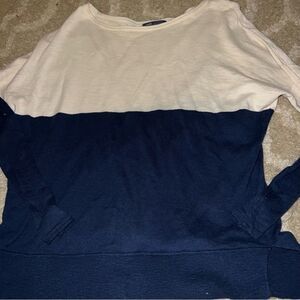 Vince size XS Two-Tone Navy and Cream Sweater